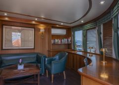 Barca di lusso: Biblioteca